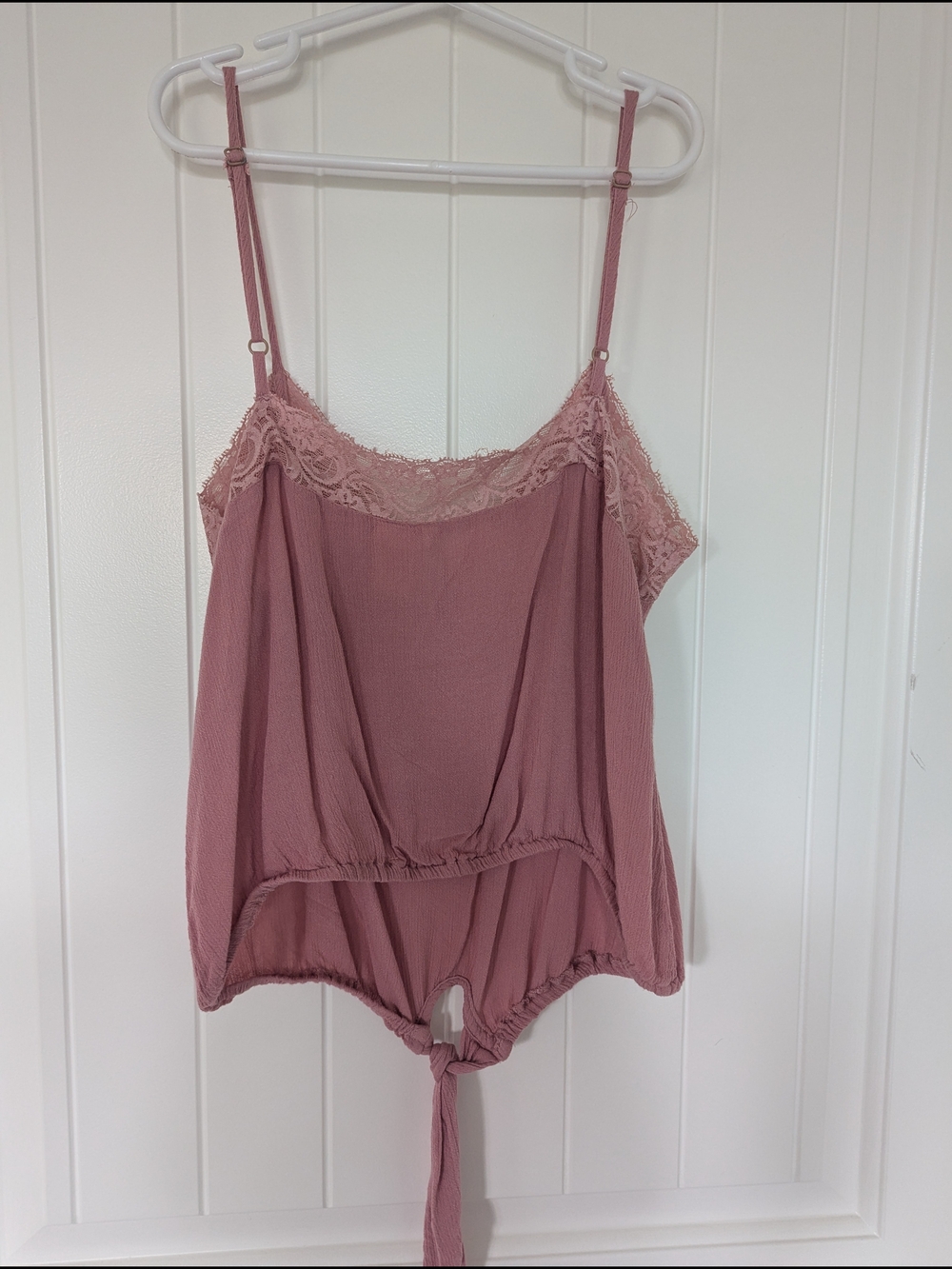 Lace Trim Mauve Sleeveless Tie-Front Tank - Picture 2 of 2